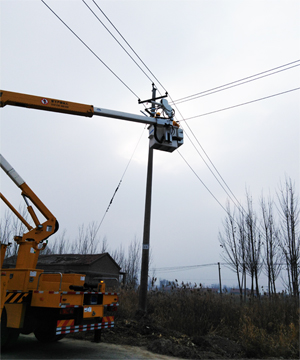 于林線南三臺(tái)區(qū)5號(hào)桿帶電打火