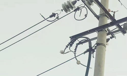 東營(yíng)華昌電力：東史線鎮(zhèn)政府支線42號(hào)桿帶電接火完成