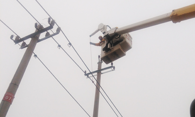 10千伏東園甲線皂戶(hù)支線祥峰分支線7號(hào)桿帶電換桿