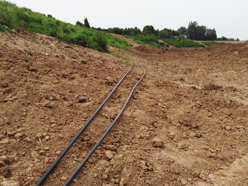 廣饒工業(yè)水源二期自動(dòng)化光纜敷設(shè)現(xiàn)場(chǎng)