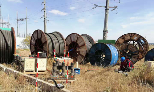 變電站內(nèi)真空斷路器試驗(yàn)現(xiàn)場