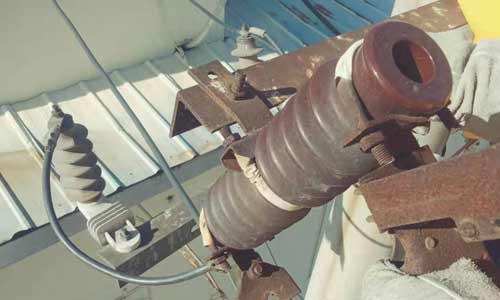 西范線西水東送支線水庫(kù)分支線20桿帶電更換3支零克