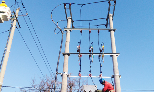 10千伏麻灣線41號(hào)桿帶電拆火，打火