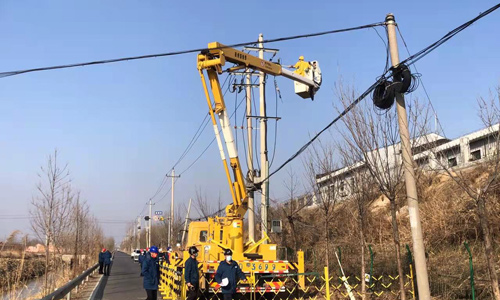 10KV辛南1線帶電加裝驅(qū)鳥器、占位器