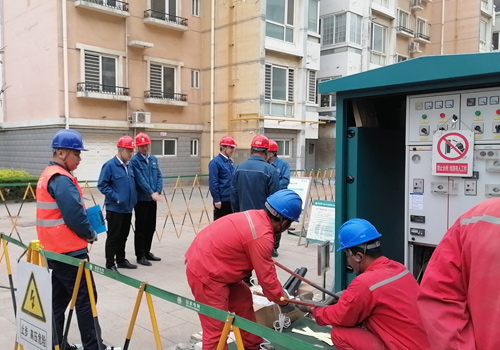 2023年4月21日，竹香園小區(qū)箱變更換現(xiàn)場(chǎng)