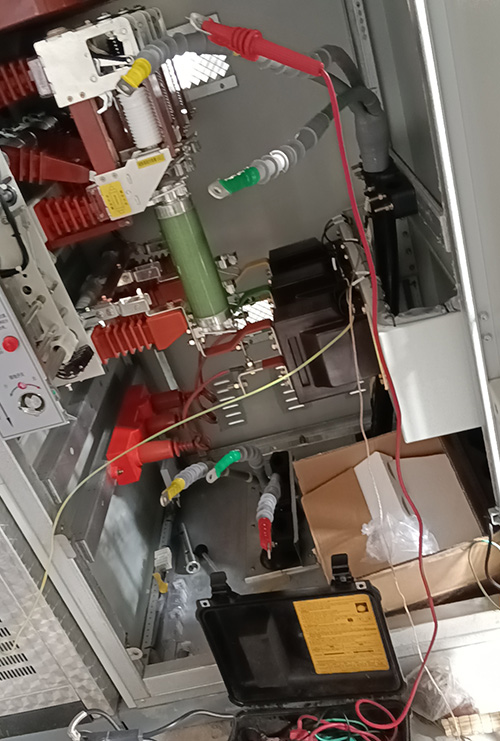 2023年10月25日，青島新源公司中金嶺南銅業(yè)余熱發(fā)電項(xiàng)目配電工程交接試驗(yàn)現(xiàn)場(chǎng)