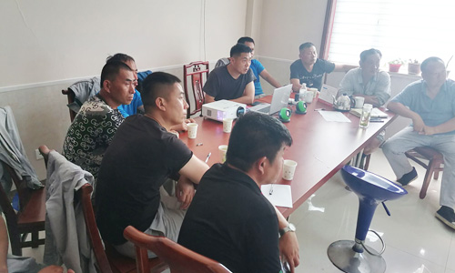 8月1日，東營華昌電力工程有限公司利用休息時(shí)間邀請(qǐng)供電公司專家對(duì)公司技術(shù)骨干進(jìn)行電纜專項(xiàng)培訓(xùn)現(xiàn)場(chǎng)