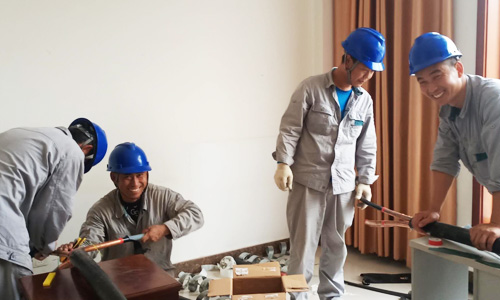 東營華昌電力工程有限公司技術(shù)骨干電纜頭制作培訓(xùn)現(xiàn)場(chǎng)