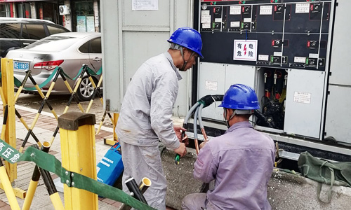 10kV青勝南線H1環(huán)網(wǎng)柜電纜頭制作現(xiàn)場