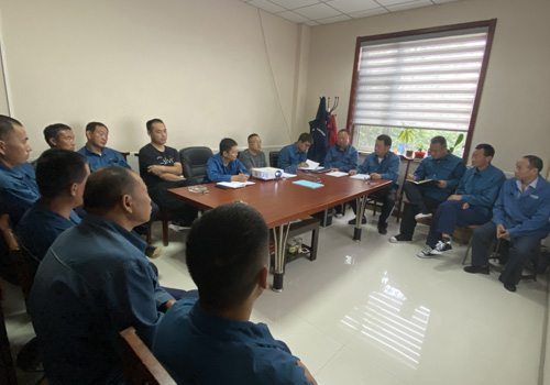 7月15日,東營方大電力工程有限責(zé)任公司東營區(qū)分公司領(lǐng)導(dǎo)蒞臨華昌電力并召開安全培訓(xùn)會議