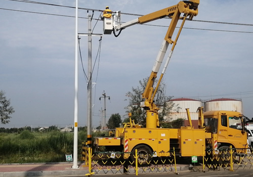 2021年8月19日，嘉揚(yáng)Ⅰ線靜港支線帶電工作現(xiàn)場(chǎng)